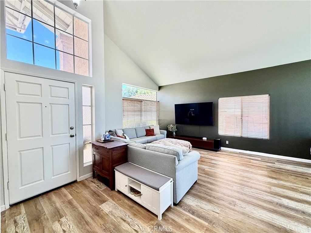 39711 Barberry Ct - Photo 4 of 50