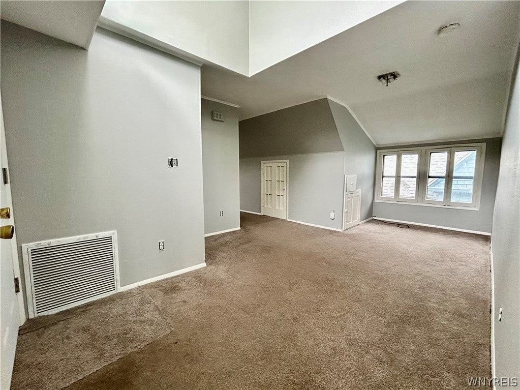 83 Norwood Ave - Photo 4 of 18