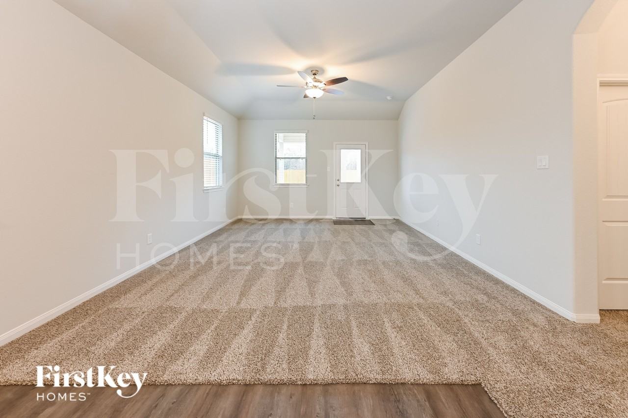 11012 Patriot Ct - Photo 2 of 16