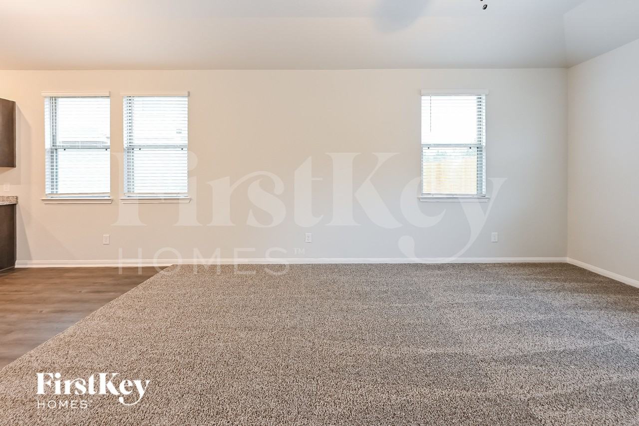 11012 Patriot Ct - Photo 3 of 16