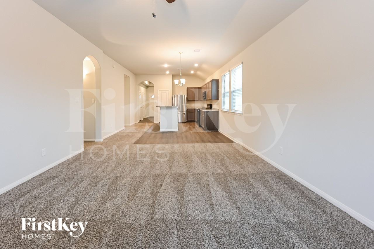 11012 Patriot Ct - Photo 4 of 16