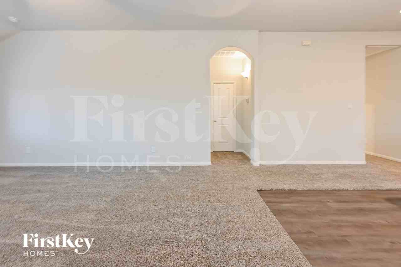 11012 Patriot Ct - Photo 5 of 16