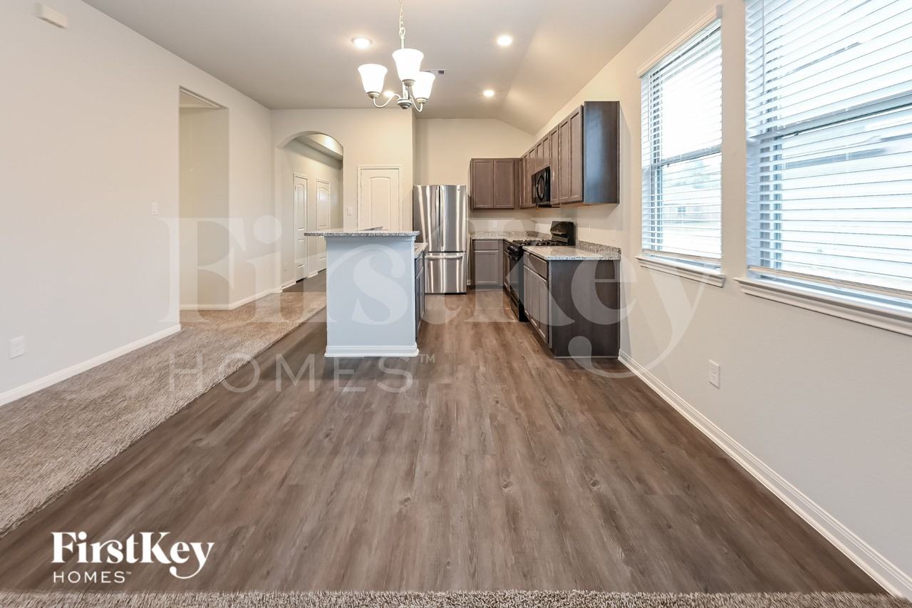 11012 Patriot Ct - Photo 7 of 16