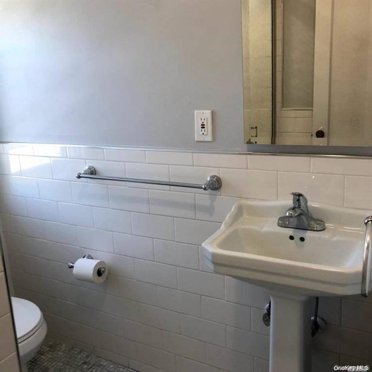 131 Chestnut St - Photo 5 of 6