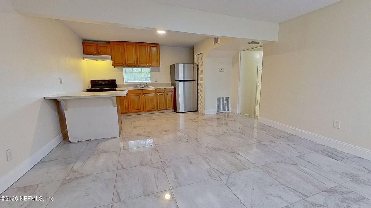 1049 Pippin St #B - Photo 4 of 11