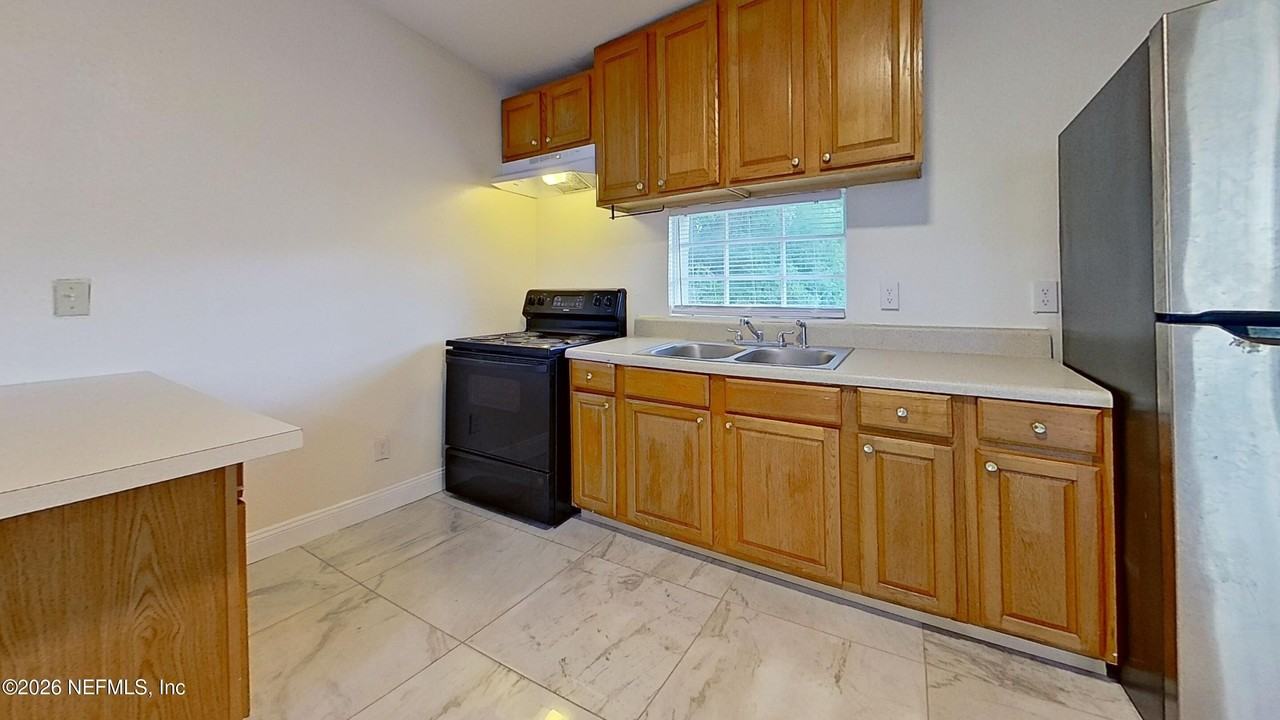 1049 Pippin St #B - Photo 6 of 11