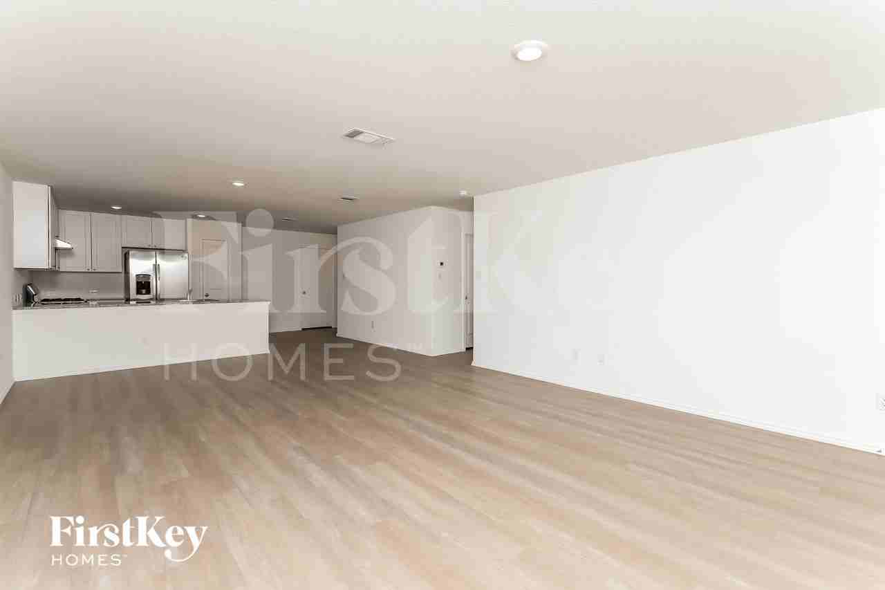 10643 Erinita Way - Photo 5 of 16