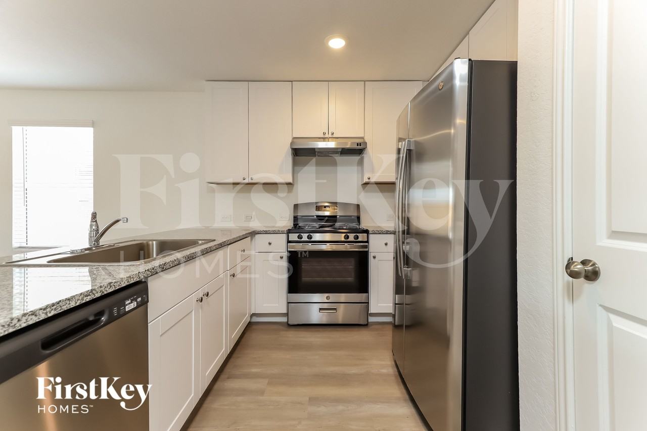 10643 Erinita Way - Photo 6 of 16