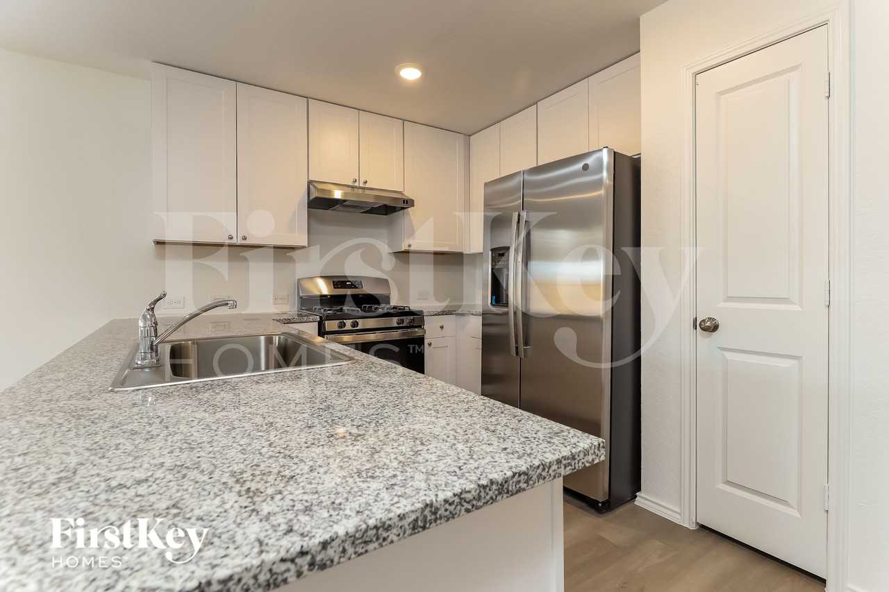 10643 Erinita Way - Photo 7 of 16