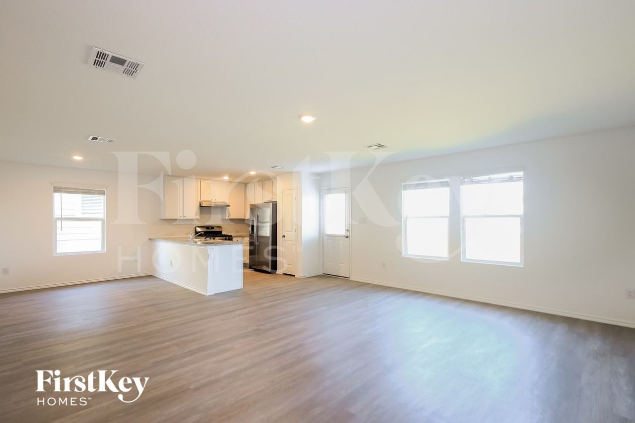6611 Scarecrow Way - Photo 4 of 16