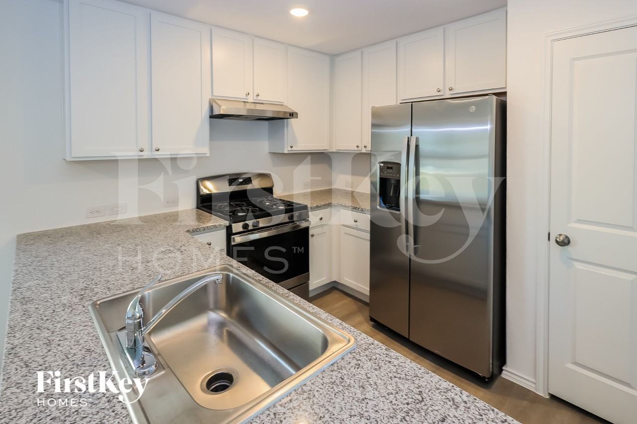 6611 Scarecrow Way - Photo 5 of 16