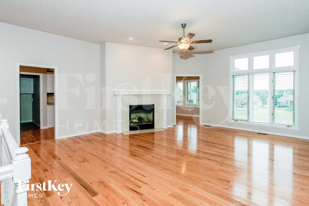 15541 Pine Rdg - Photo 2 of 16