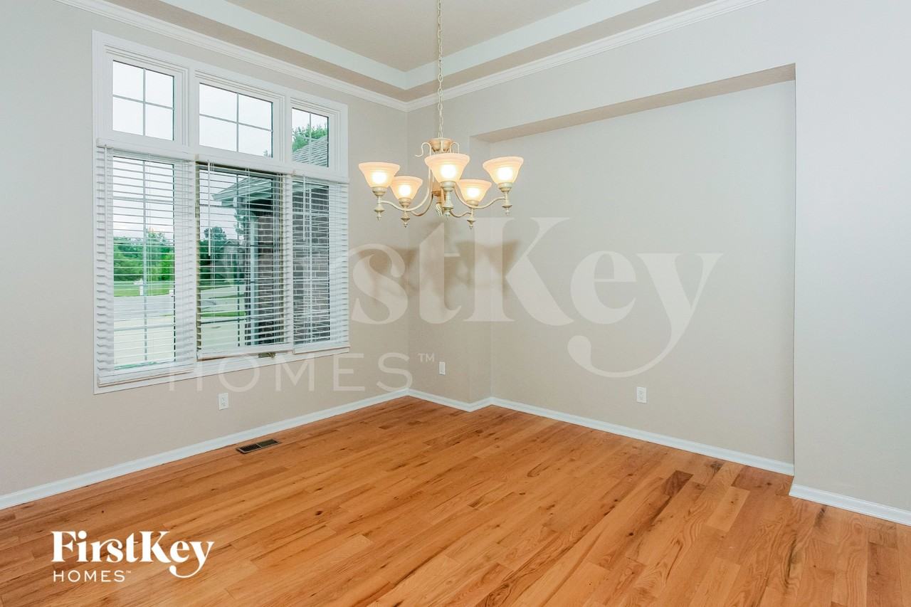 15541 Pine Rdg - Photo 4 of 16