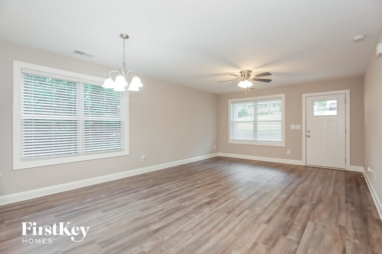 204 King David Ln - Photo 3 of 15