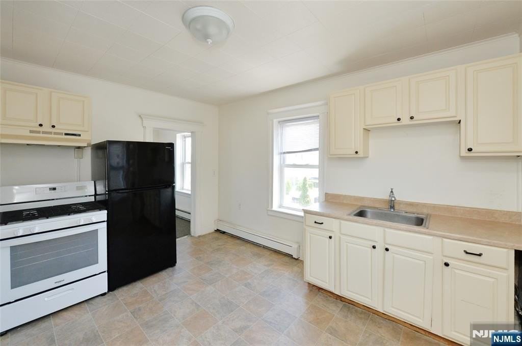 39 Lodi St #2 - Photo 2 of 14