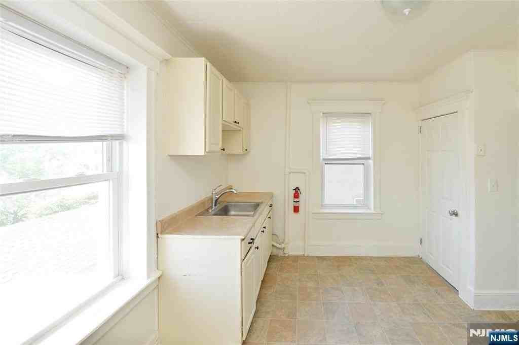 39 Lodi St #2 - Photo 3 of 14
