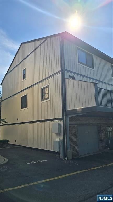 1591 John St - Photo 2 of 2