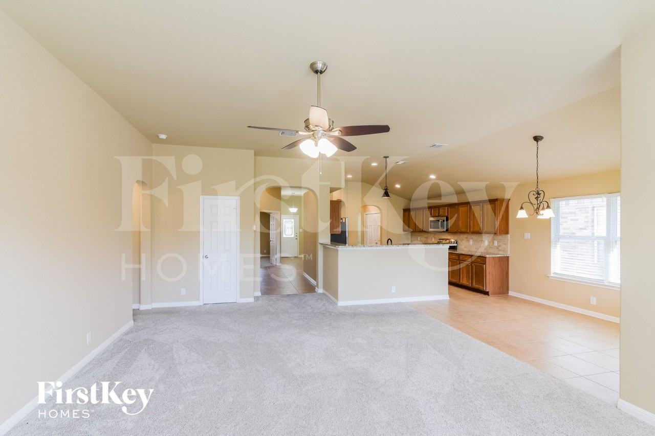5622 Wayne Path - Photo 4 of 16