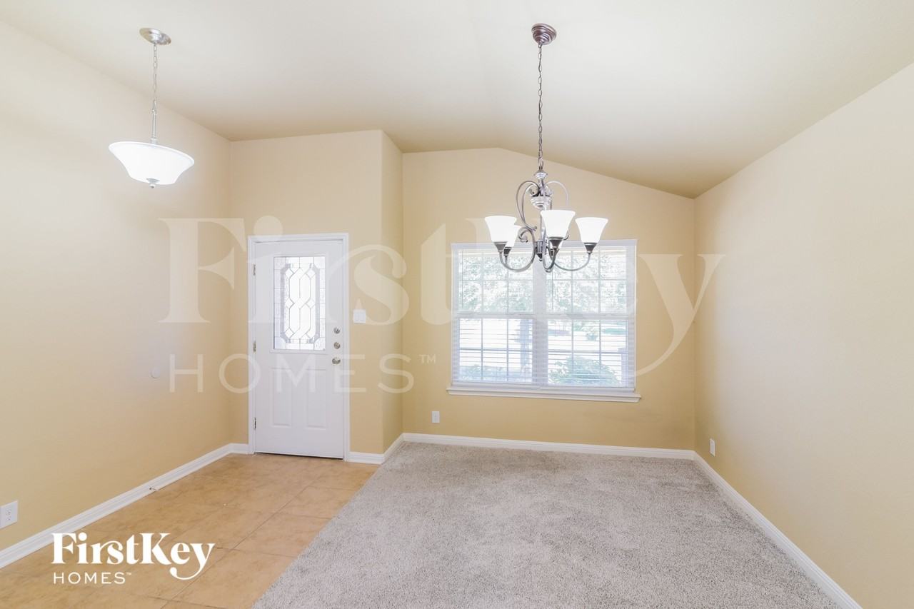 5622 Wayne Path - Photo 5 of 16