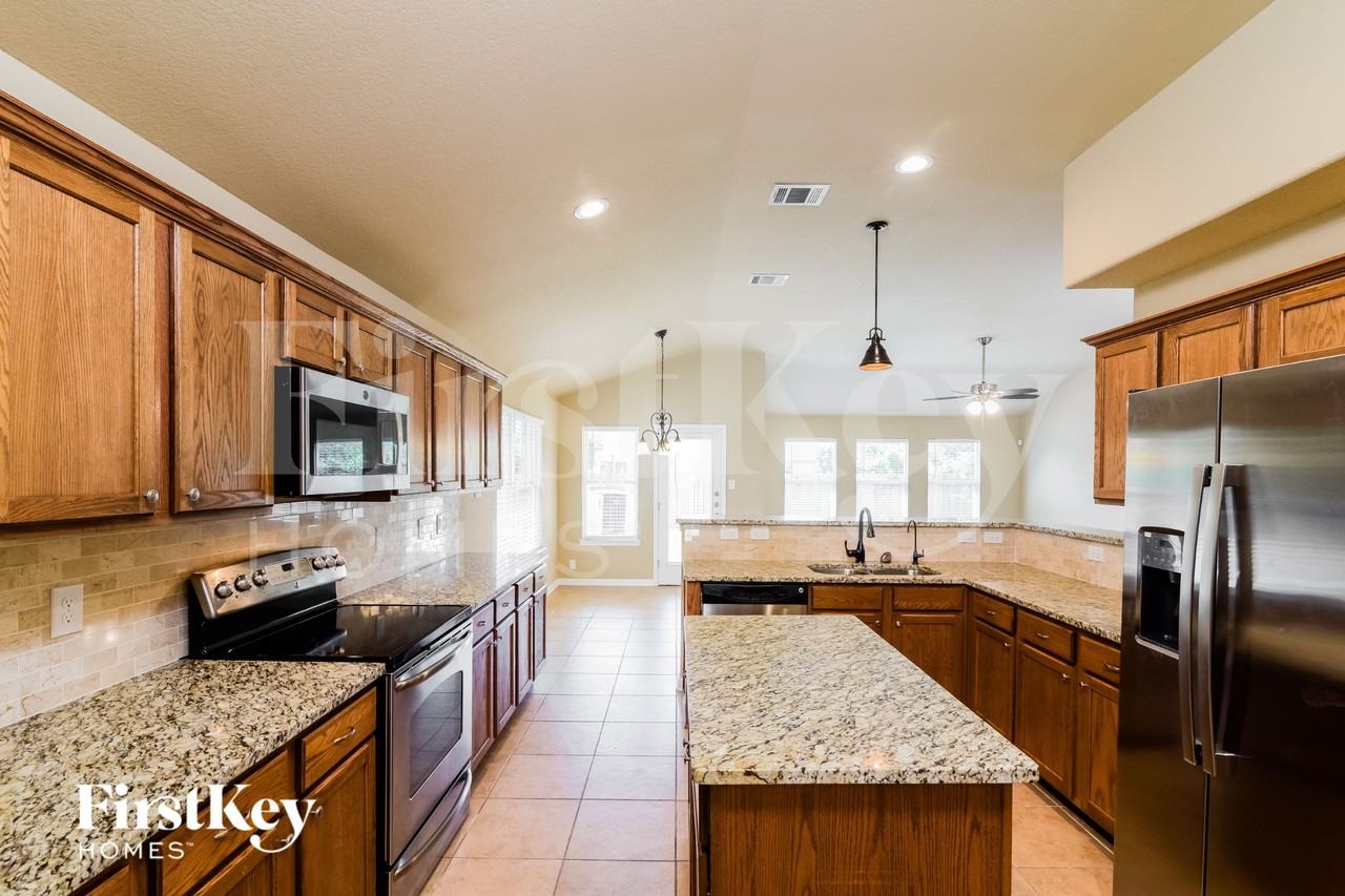 5622 Wayne Path - Photo 6 of 16