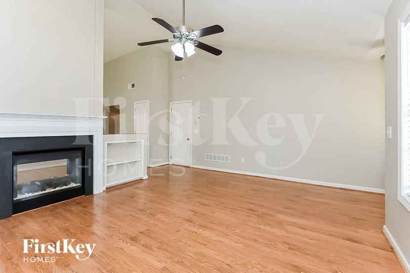 307 White Oak Way - Photo 4 of 15