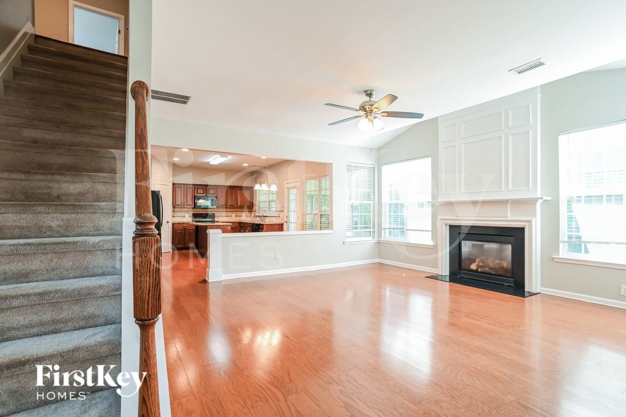 1905 Arbor Crest Ct - Photo 4 of 16
