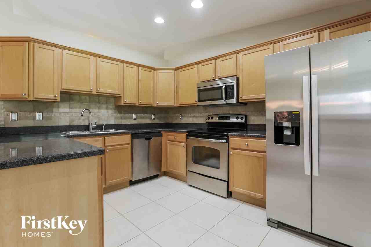 2463 Alesio Ave - Photo 6 of 15