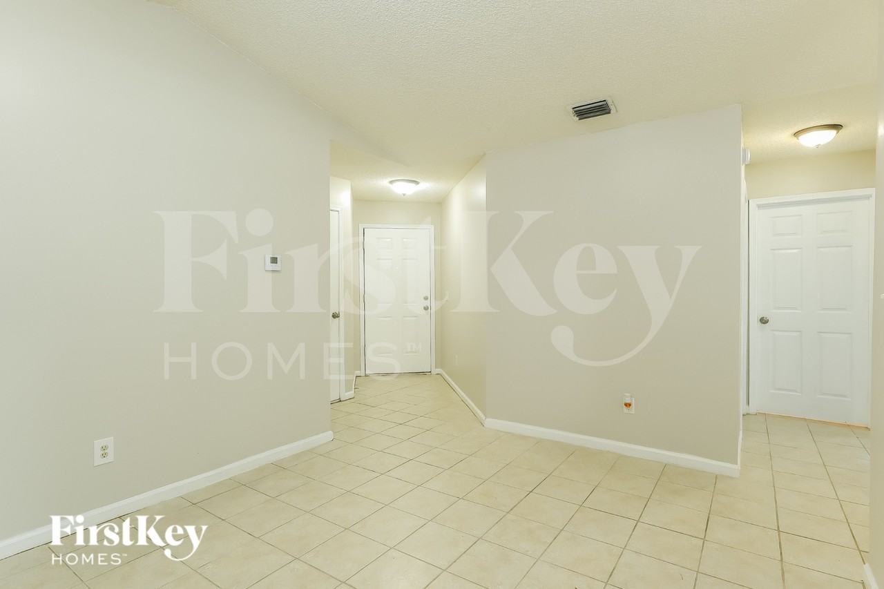 3021 Caroline Crest Dr E - Photo 2 of 19