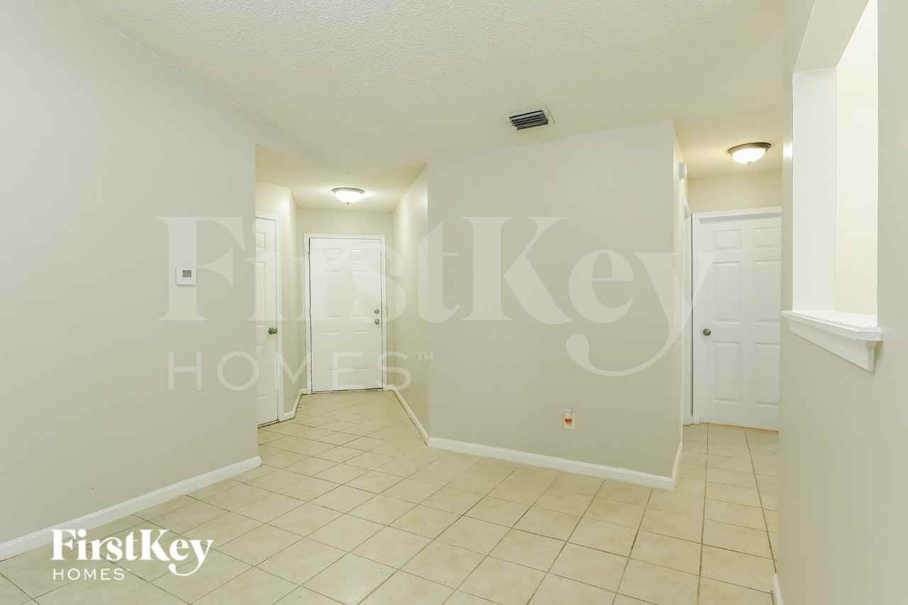 3021 Caroline Crest Dr E - Photo 3 of 19