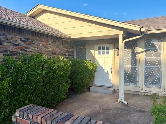 6345 S Madison Pl - Photo 2 of 15