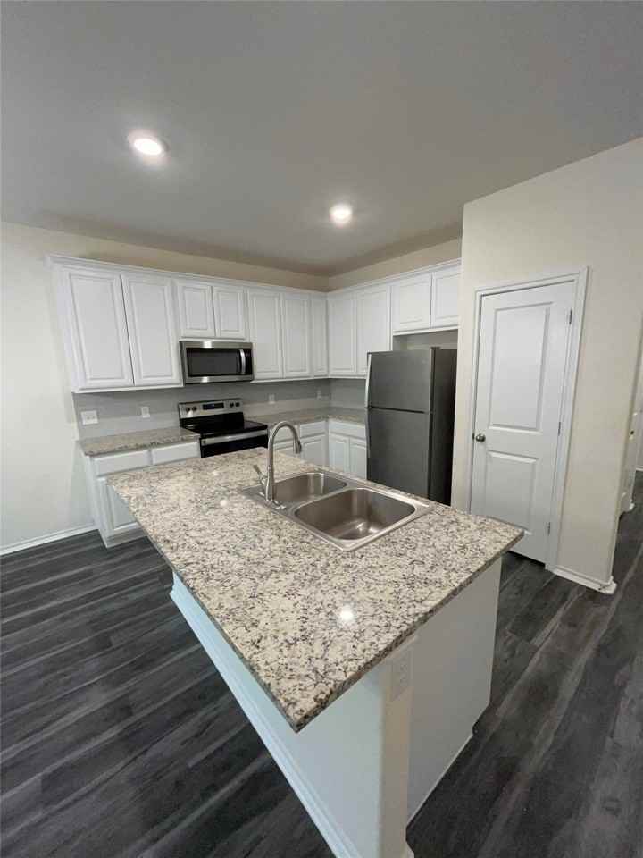 103 E 15th St - Photo 5 of 17