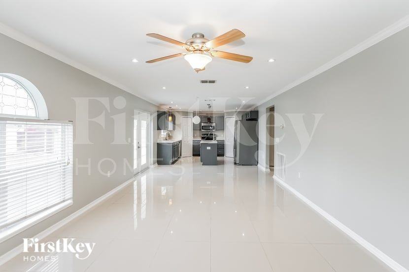 3108 Sky St - Photo 3 of 15