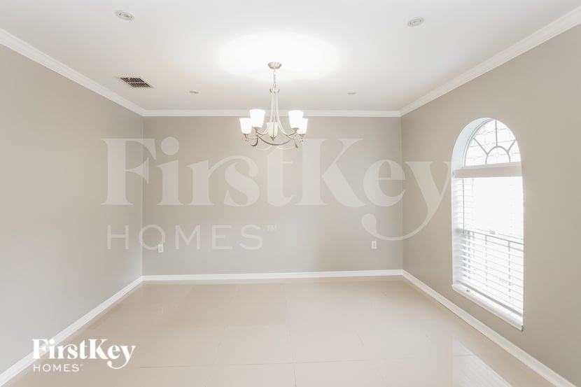 3108 Sky St - Photo 4 of 15