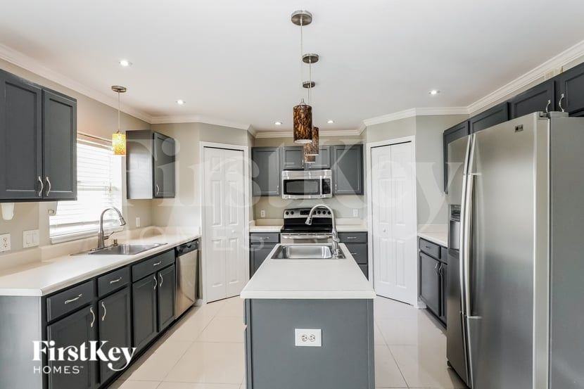 3108 Sky St - Photo 5 of 15