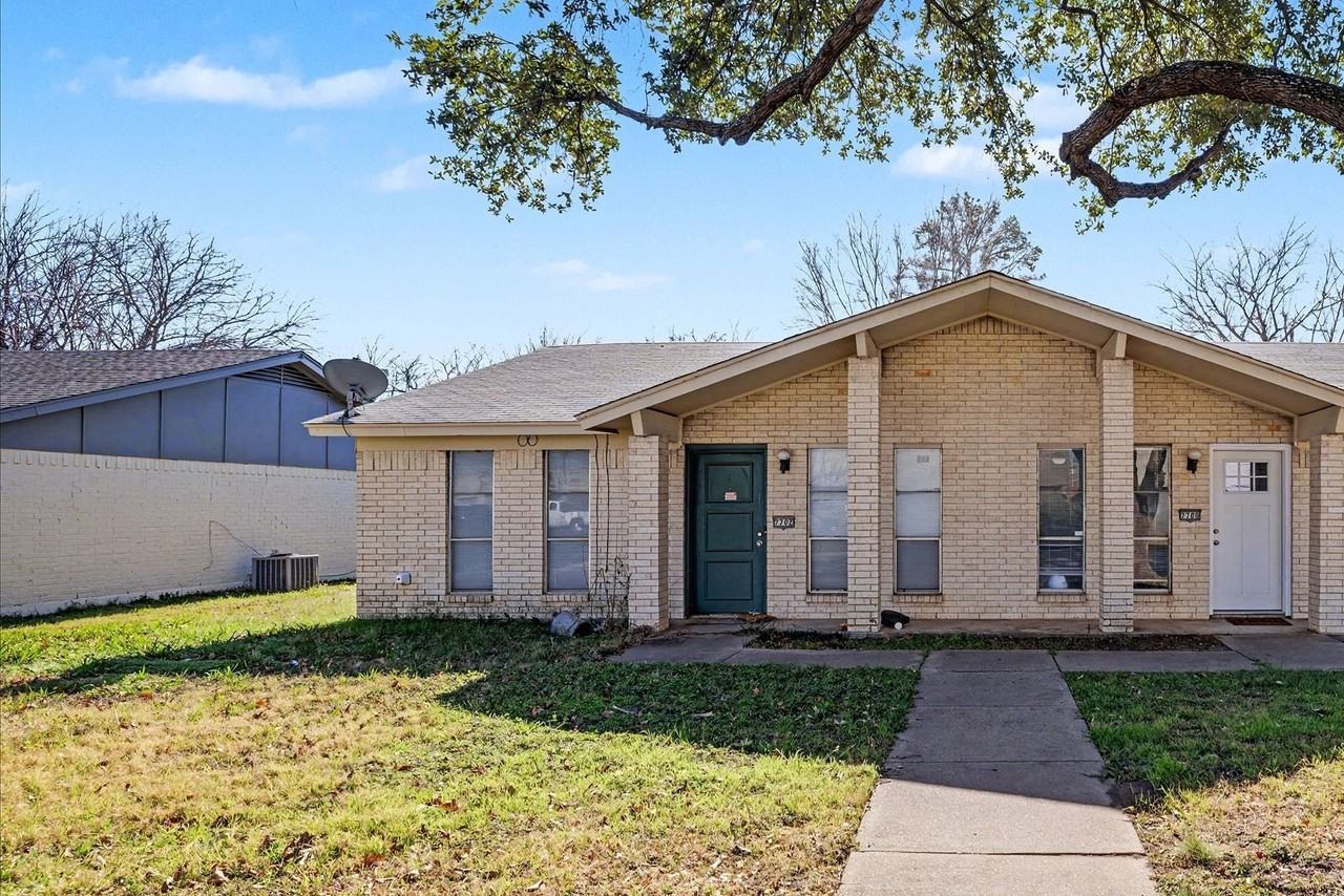 7700 Mary Dr #7702 - Photo 2 of 23
