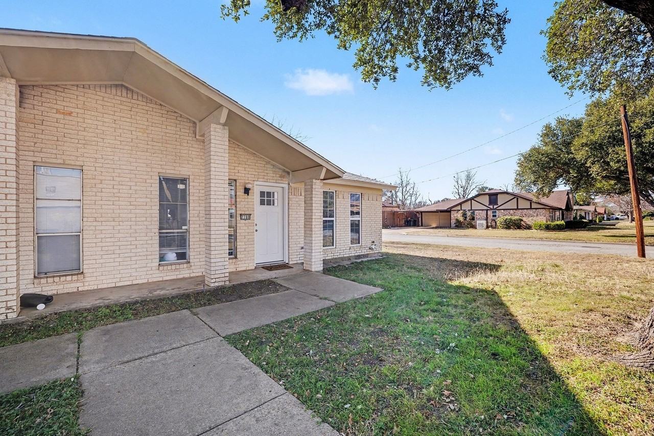 7700 Mary Dr #7702 - Photo 4 of 23
