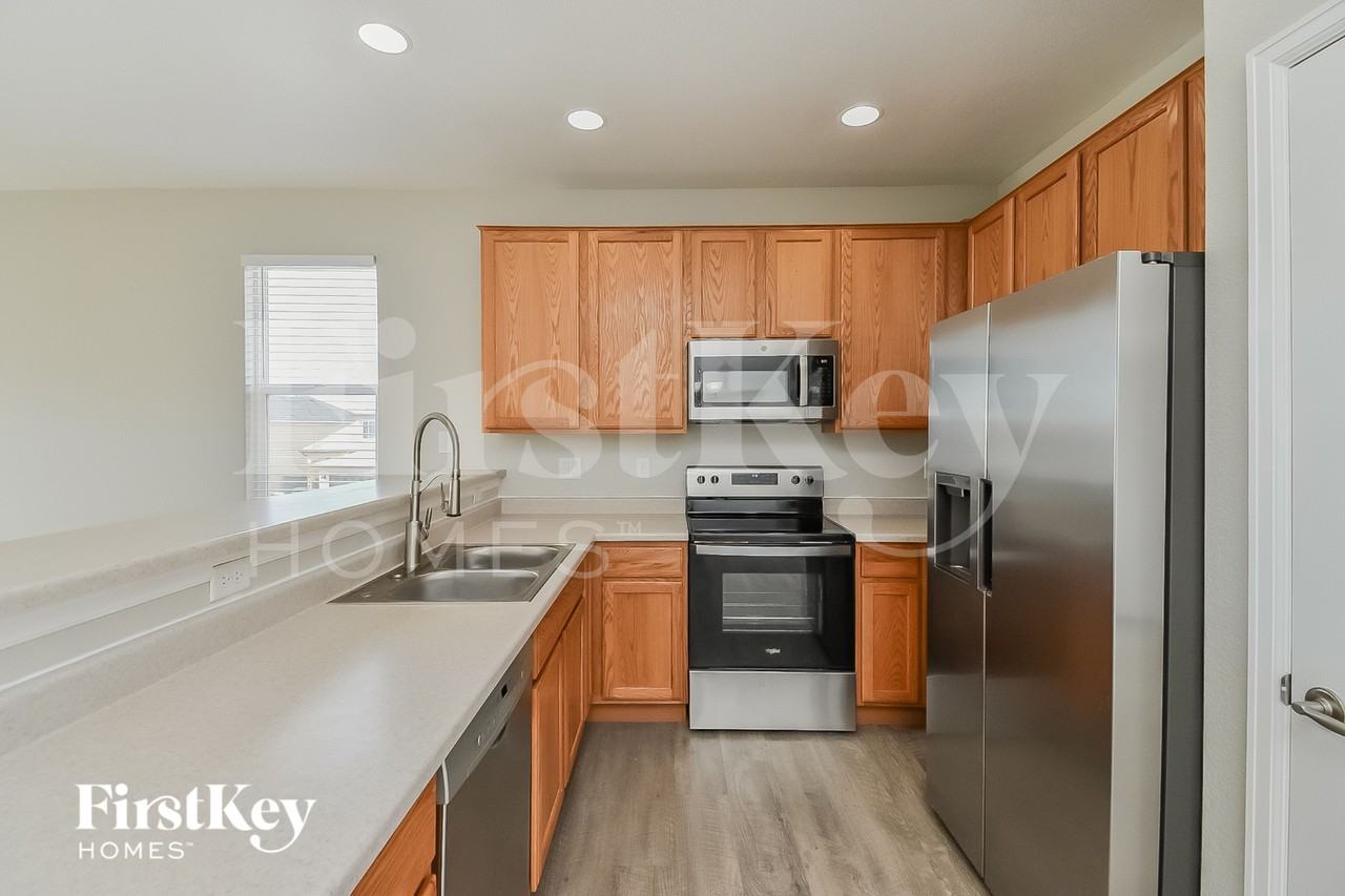 7976 Cairn Ct - Photo 6 of 15