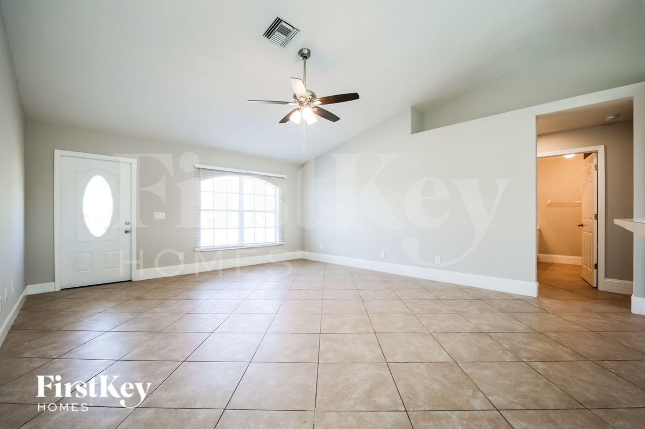 1822 Nw Embers Ter - Photo 2 of 18