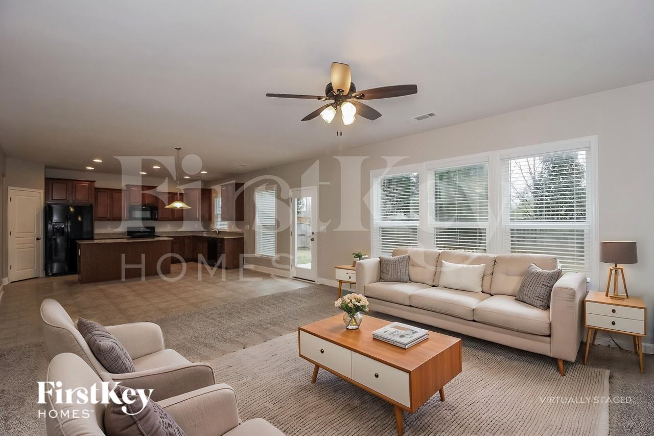 355 Ridgewood Trl - Photo 3 of 18