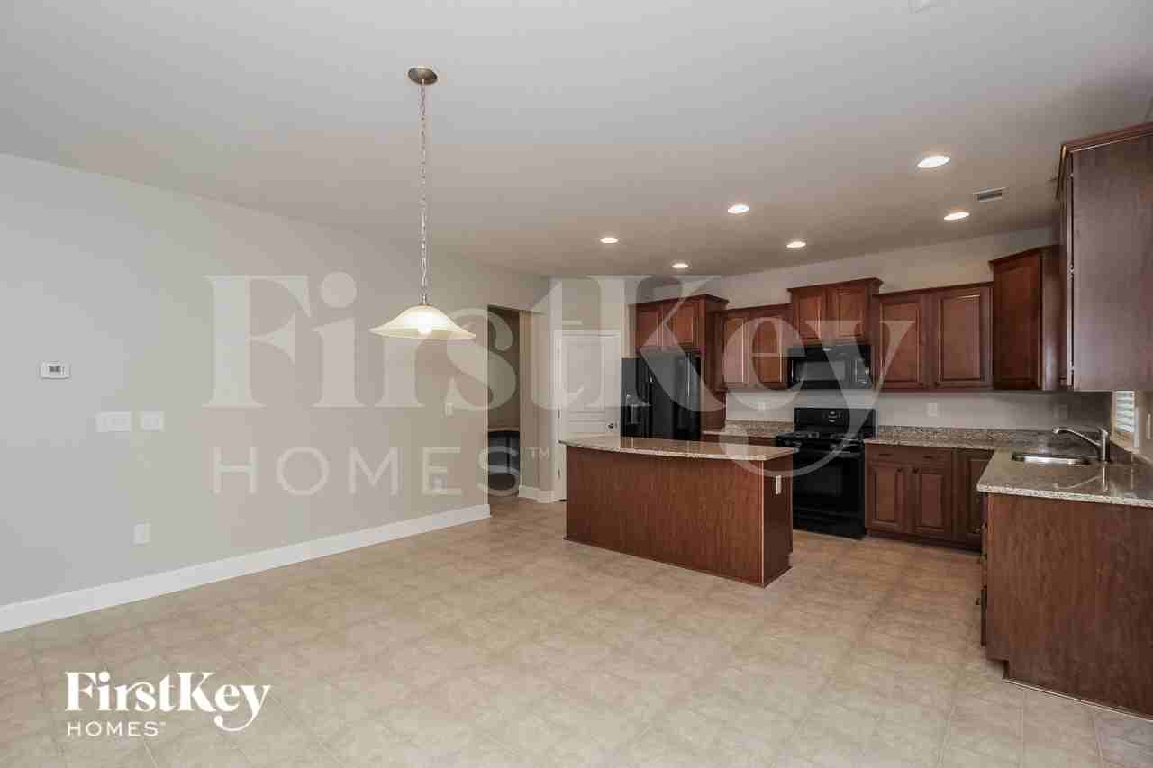 355 Ridgewood Trl - Photo 4 of 18