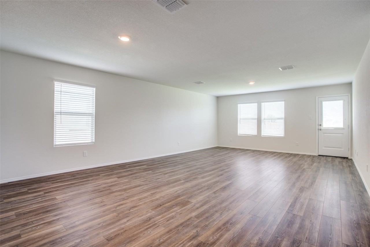 1809 River Crossing Dr - Photo 4 of 25
