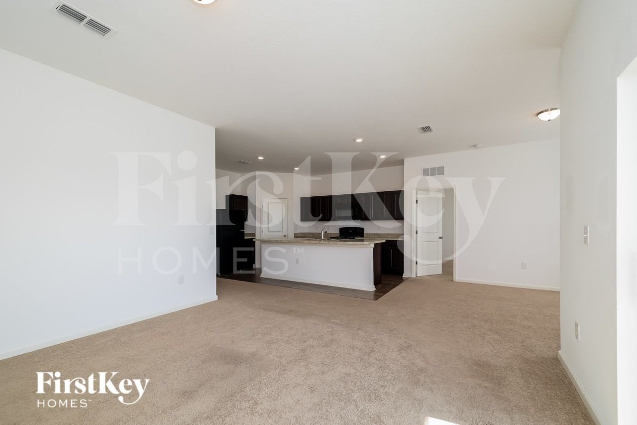 343 Eaglecrest Dr - Photo 5 of 19