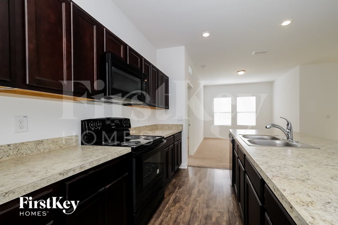 343 Eaglecrest Dr - Photo 7 of 19