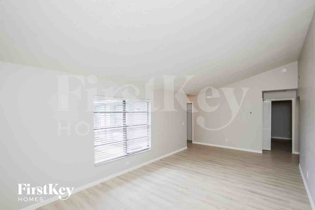 1377 Prum Ave Nw - Photo 3 of 19