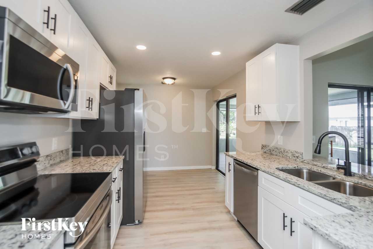 1377 Prum Ave Nw - Photo 7 of 19