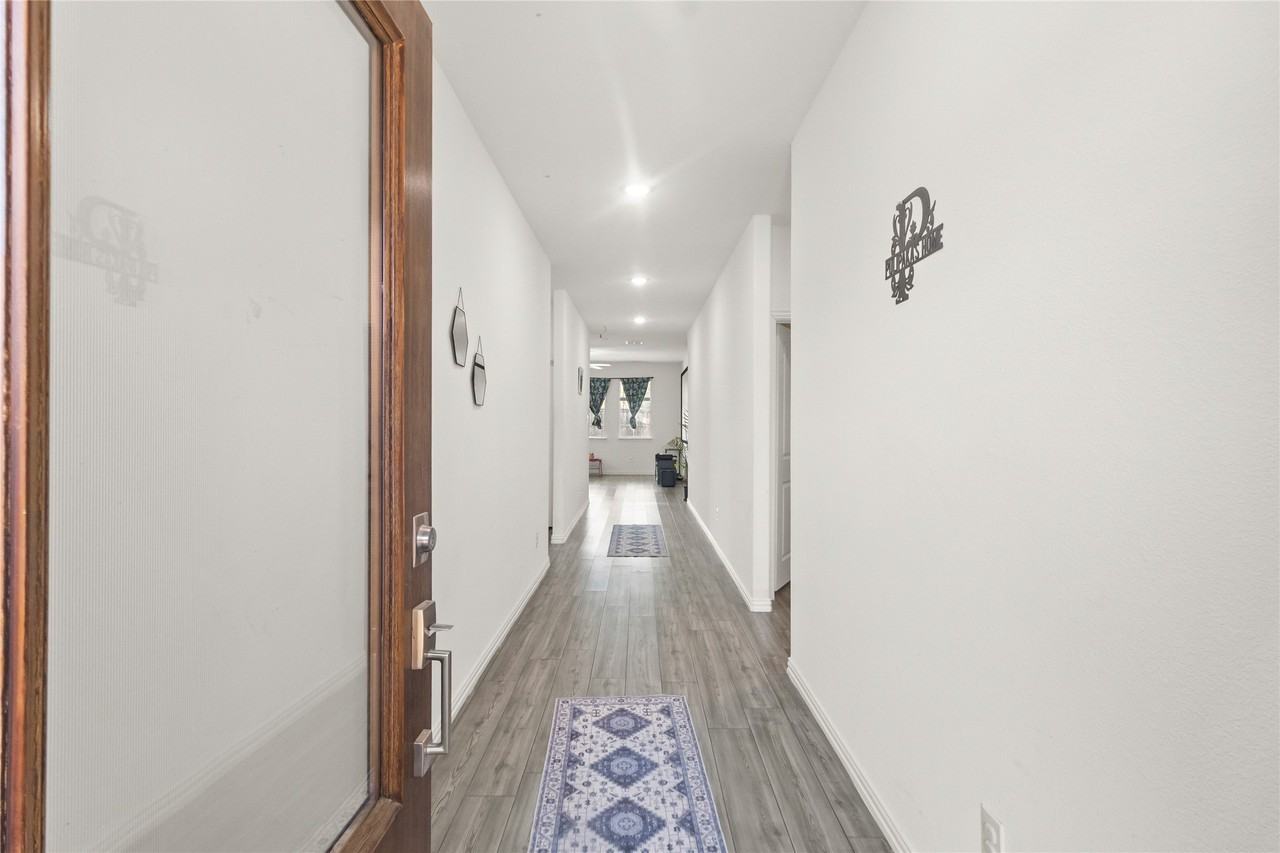 3505 Riverside Dr - Photo 3 of 25