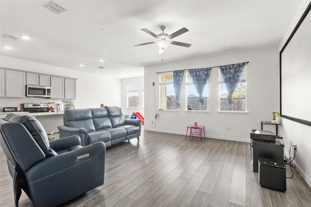 3505 Riverside Dr - Photo 4 of 25