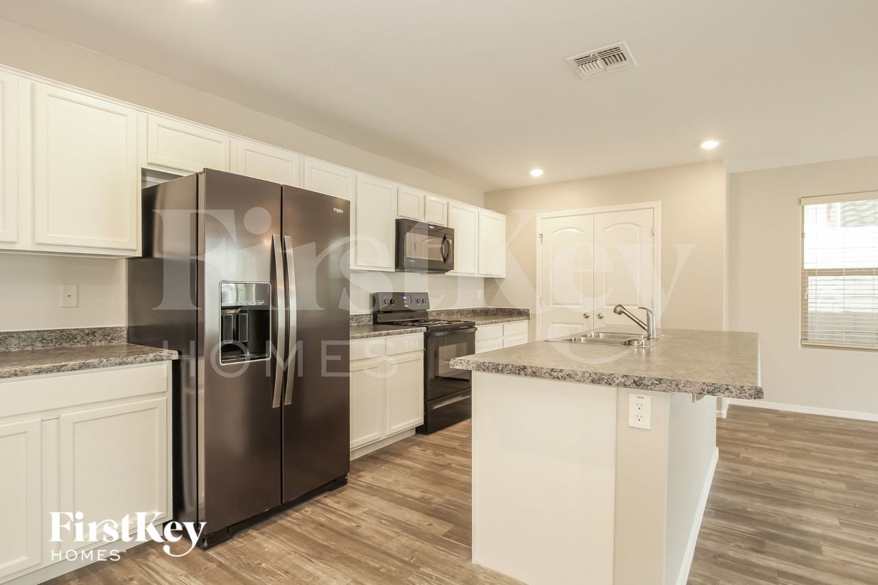 16570 W Sierra St - Photo 5 of 15