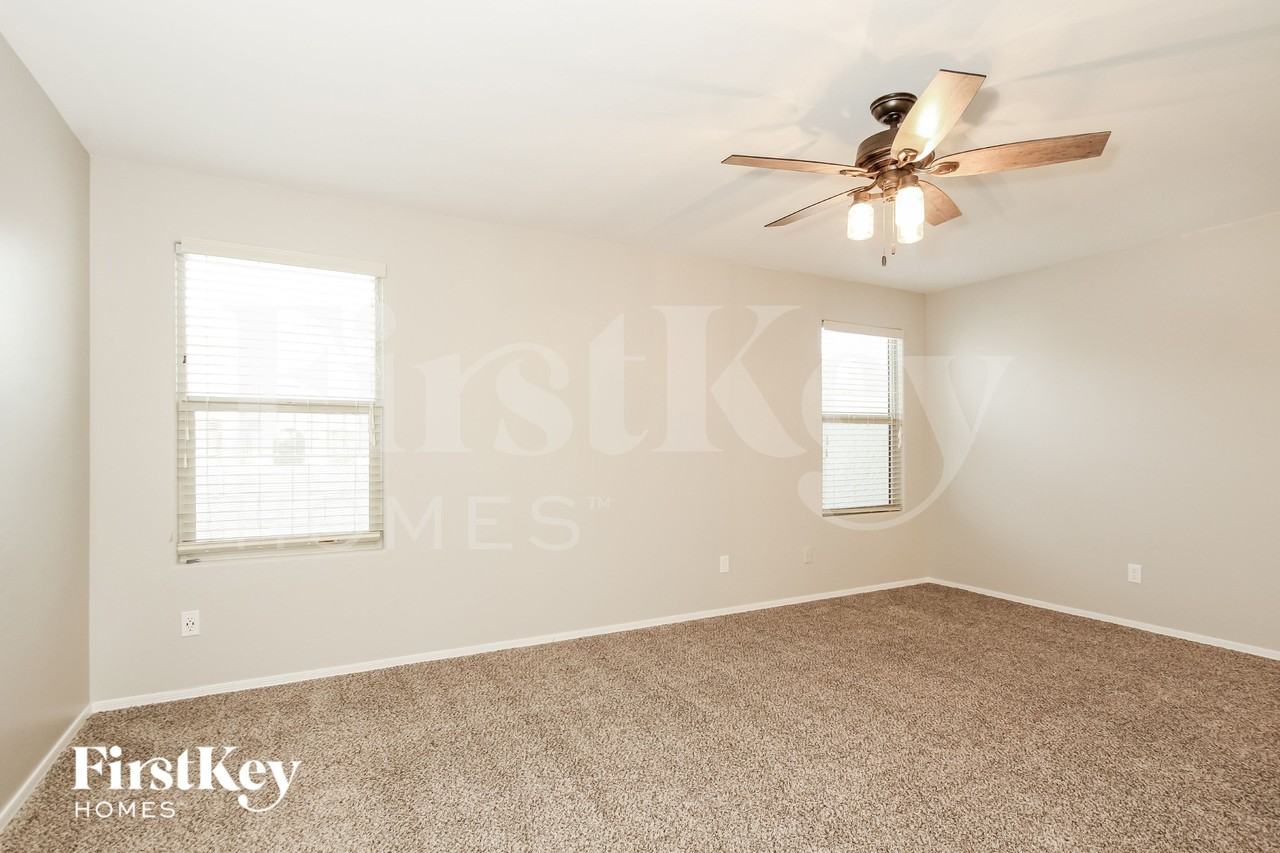 16570 W Sierra St - Photo 7 of 15
