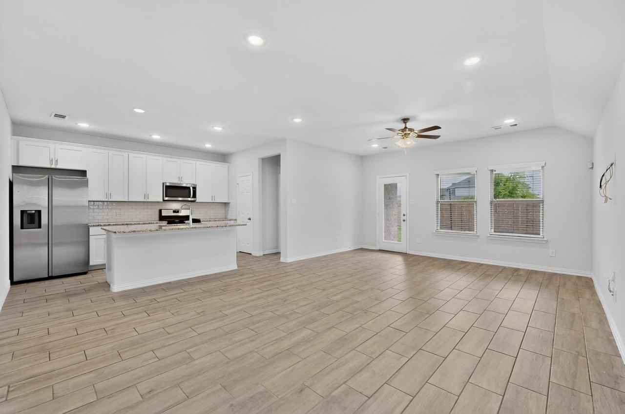 4009 Mockingbird Ln - Photo 5 of 36